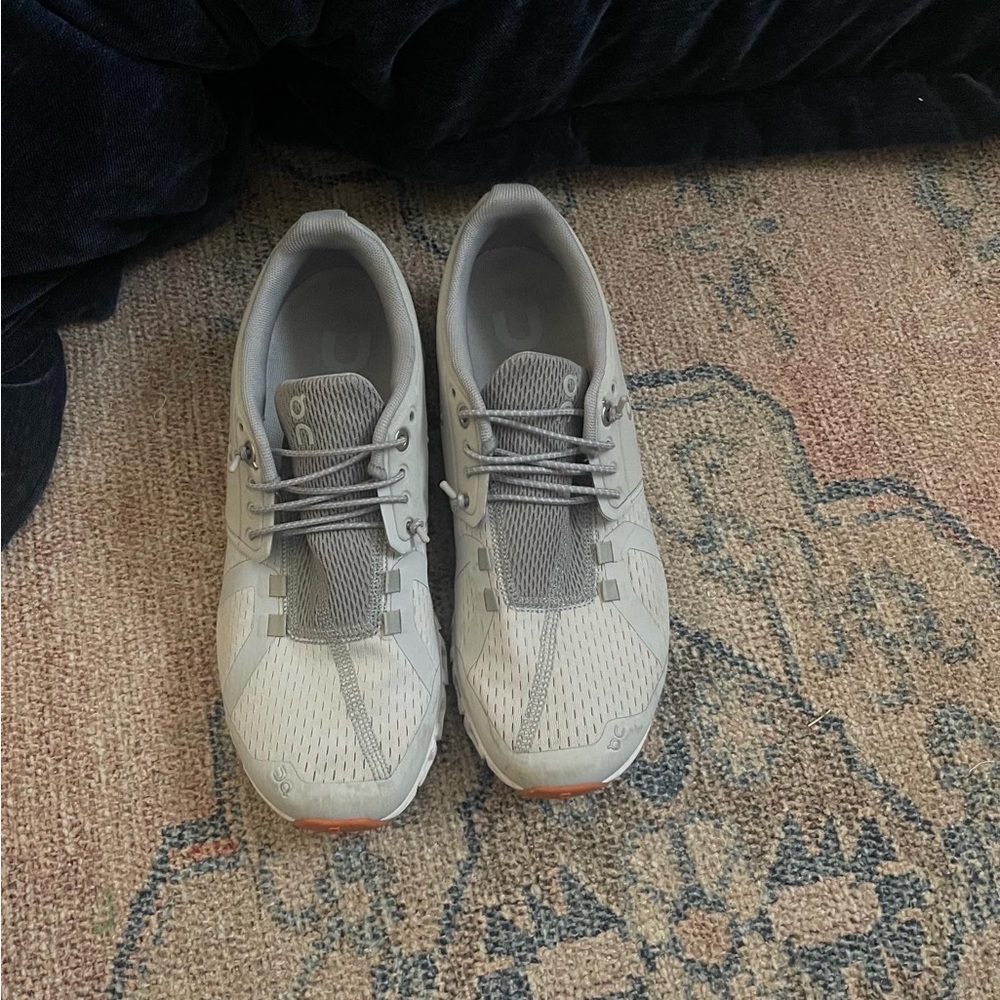 Glacier womens on clouds. Size 7.5. Only worn a couple of times.